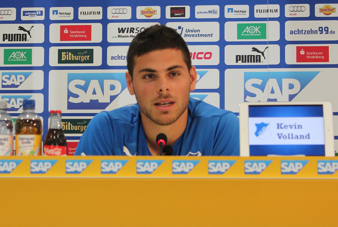 Kevin Volland bei der PK vor dem Augsburg-Spiel