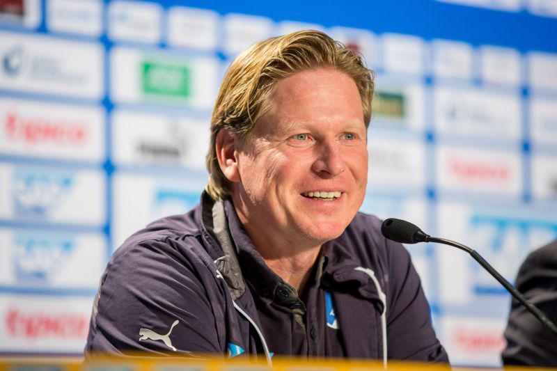 Gisdol bei der PK vor Bayern