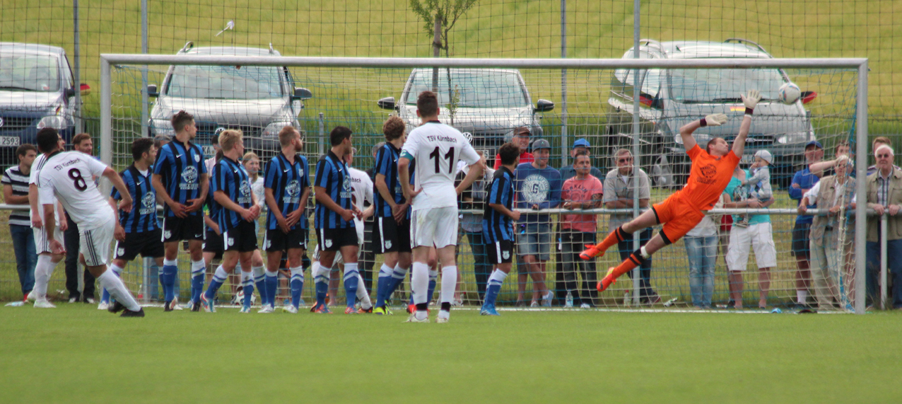 Die Wende im Spiel: Kreuzer erzielt mit herrlichem Freistosstreffer das 2:1