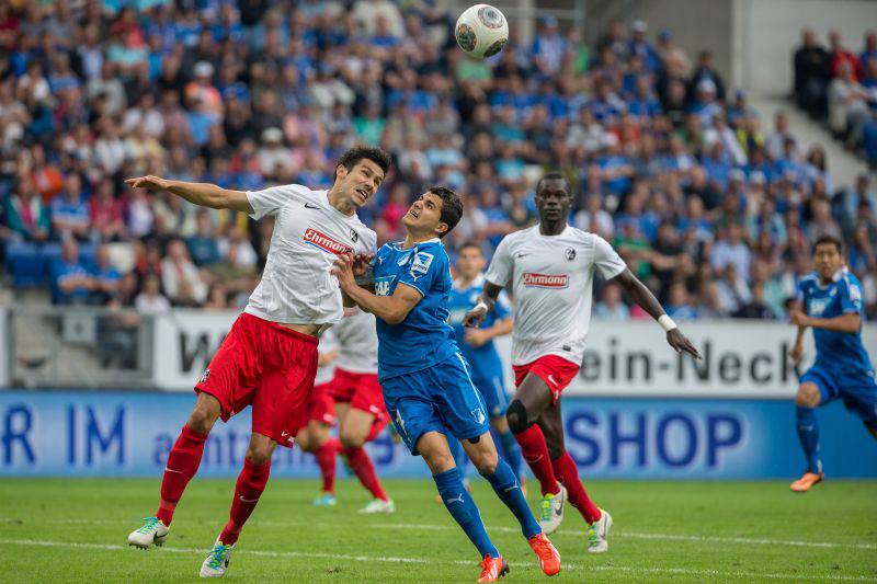 Packendes Kopfballduell