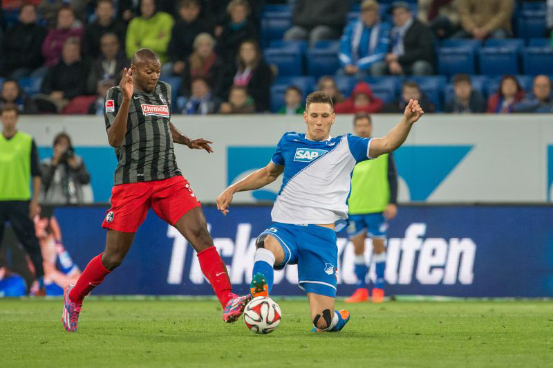 Niklas Süle klärt im letzten Moment