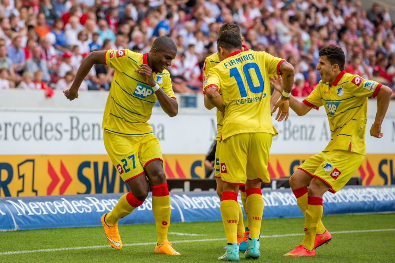 Torjubeltanz nach der 1:0 Führung durch Modeste