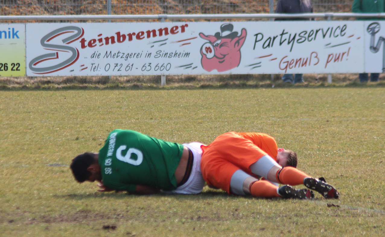 Zusammenprall im SV-Strafraum