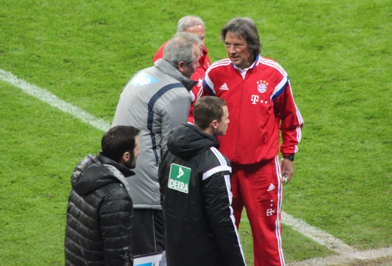 Dr. Müller-Wohlfahrt im Gespräch mit dem Hoffenheimer Kollegen