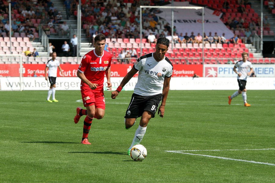 Sandhausens Bouhaddouz (re.) gelang in der vergangenen Saison ein lupenreiner Hattrick in Leipzig