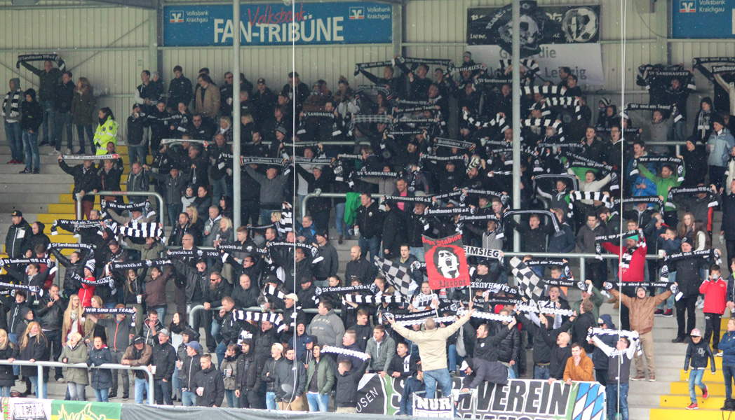 Die SVS-Fans feiern den Klassenerhalt