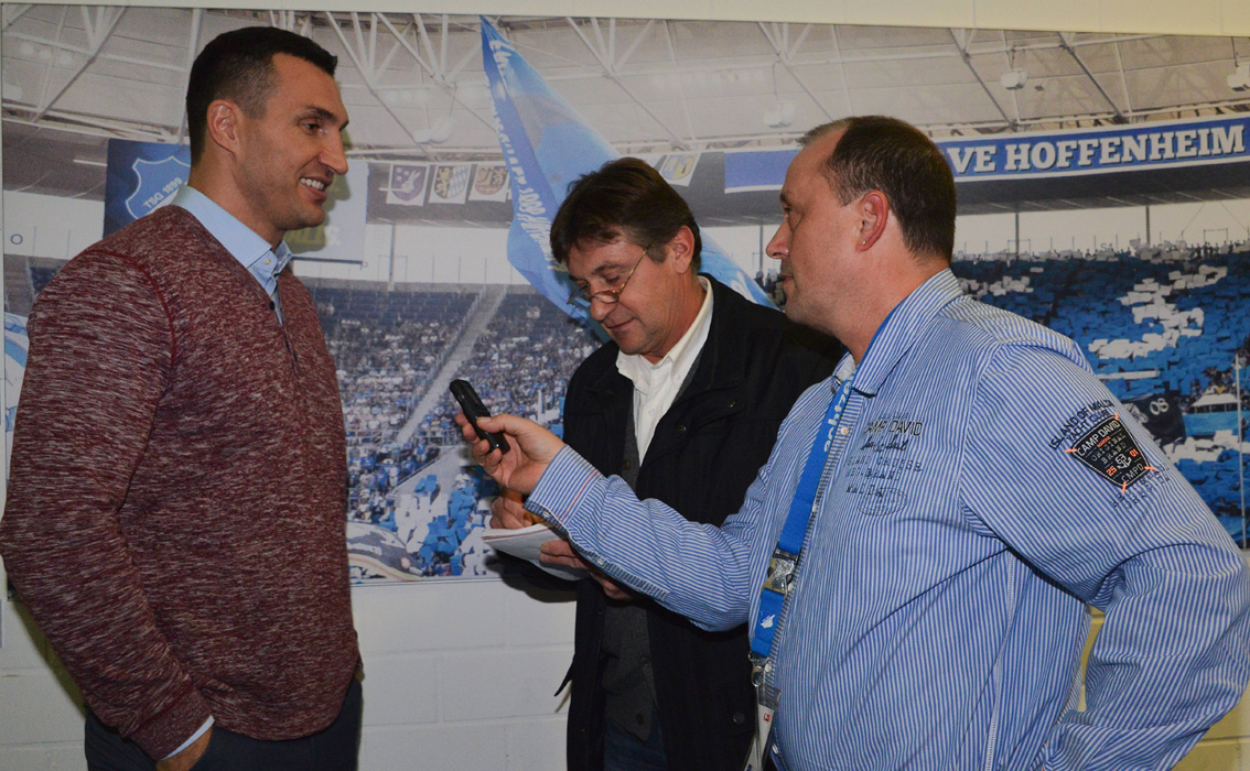Vitali Klitschko (li.) im Interview mit bwa-sport.de