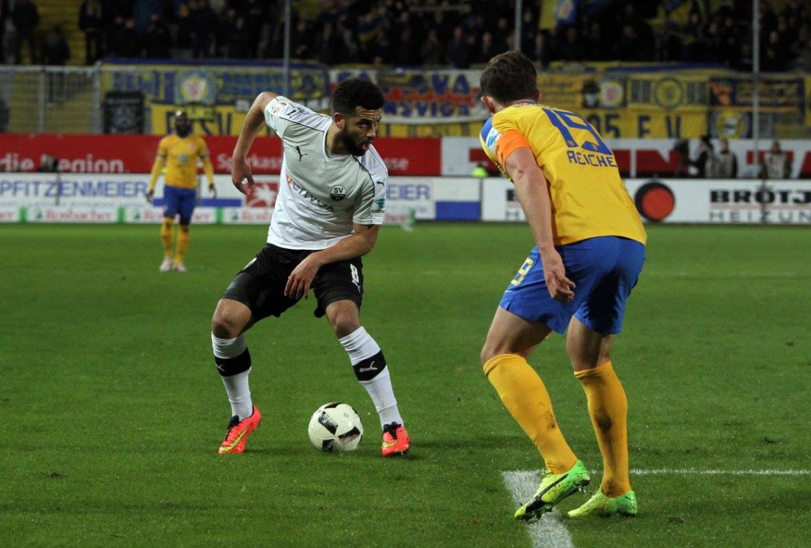 Andrew Wooten (li.) blieb gegen Braunschweig, trotz einiger Chancen, ohne Torerfolg