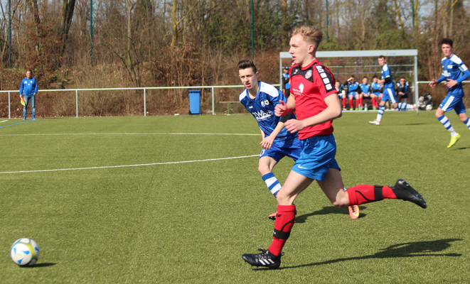 Laufduell zwischen Dennis Lischke (re.) und Dennis Bauer