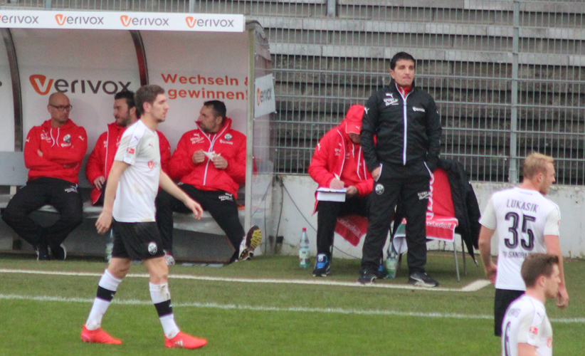 Was mag wohl in diesem Moment SVS-Trainer Kenan Kocak durch den Kopf gehen?