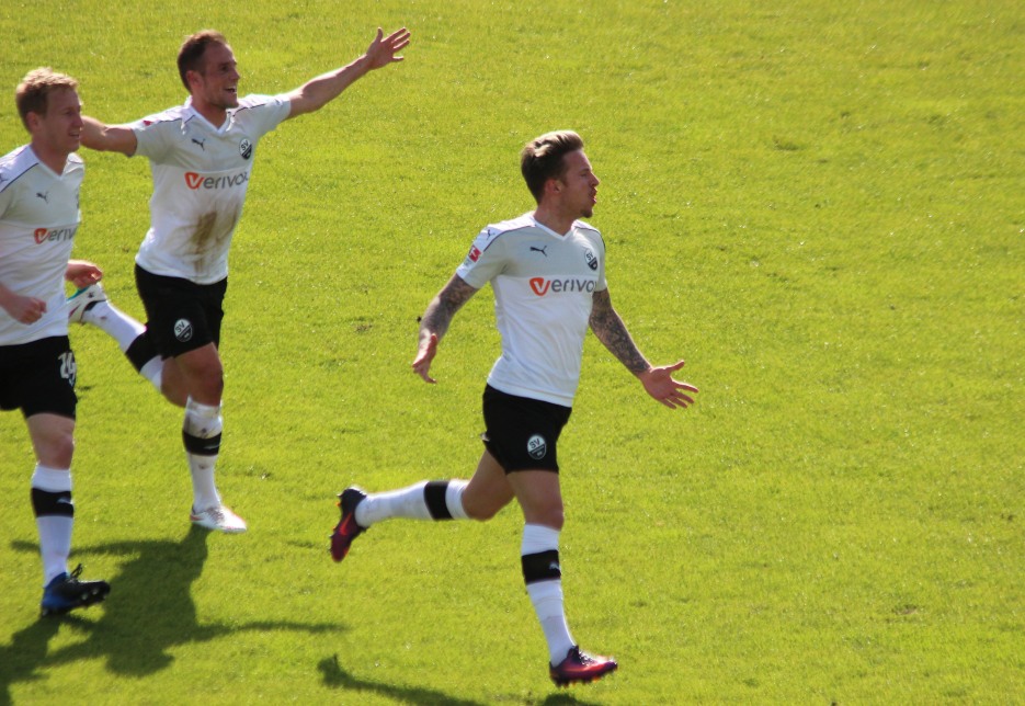 Beim Baden-Derby wollen die Sandhäuser gegen den KSC endlich wieder einen Sieg feiern.