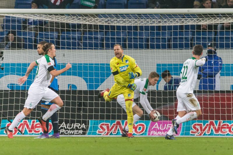 TSG-Keeper Baumann schreit seinen Frust nach dem Bremer Gegentor im Hinspiel aus sich heraus
