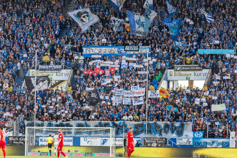Zeichen des Dankes und der Anerkennung in Richtung Dietmar Hopp