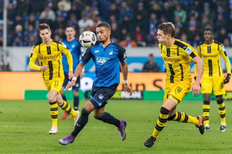 Jeremy Toljan im Duell mit seinen künftigen Dortmunder Mannschaftskollegen