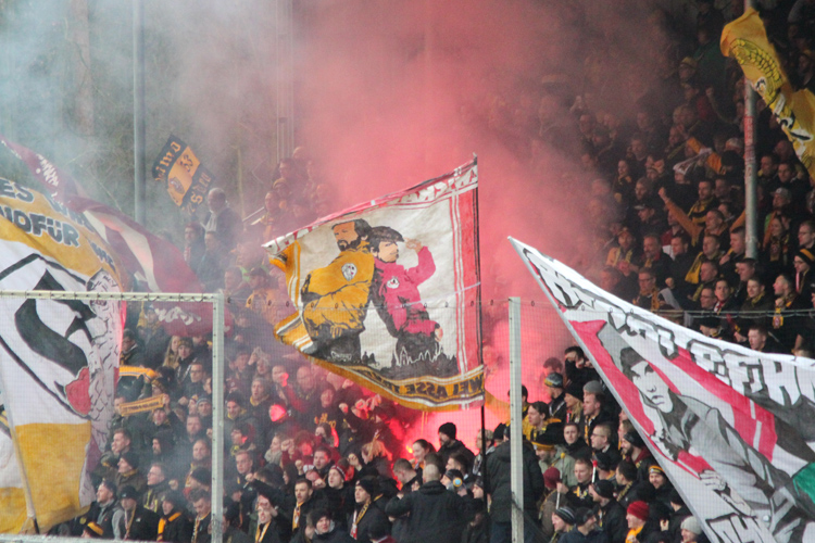 Pyro im Gästeblock