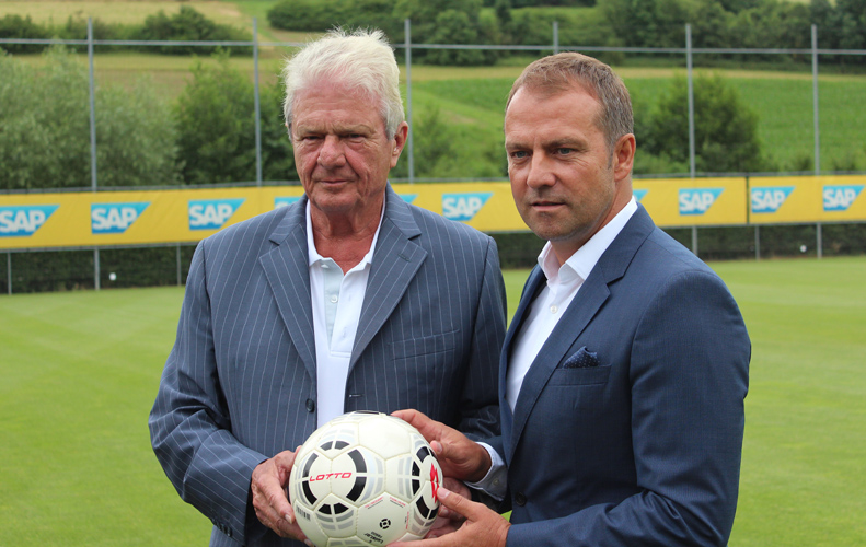 Dietmar Hopp (li.) und Hansi Flick präsentieren Einigkeit bei der sportlichen Weiterentwicklung der TSG