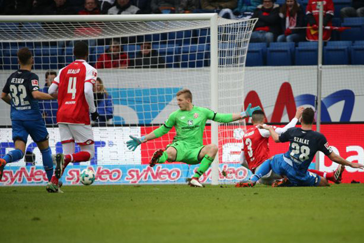 Adam Szalai (re.) bringt die TSG 1:0 in Führung