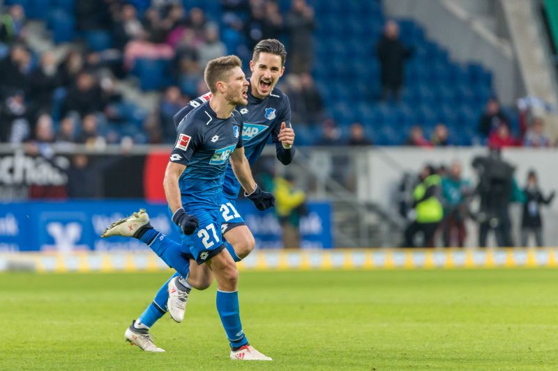 Vorbereiter Benjamin Hübner gratuliert Torschütze Andrej Kramaric (li.) zur 1:0-Führung