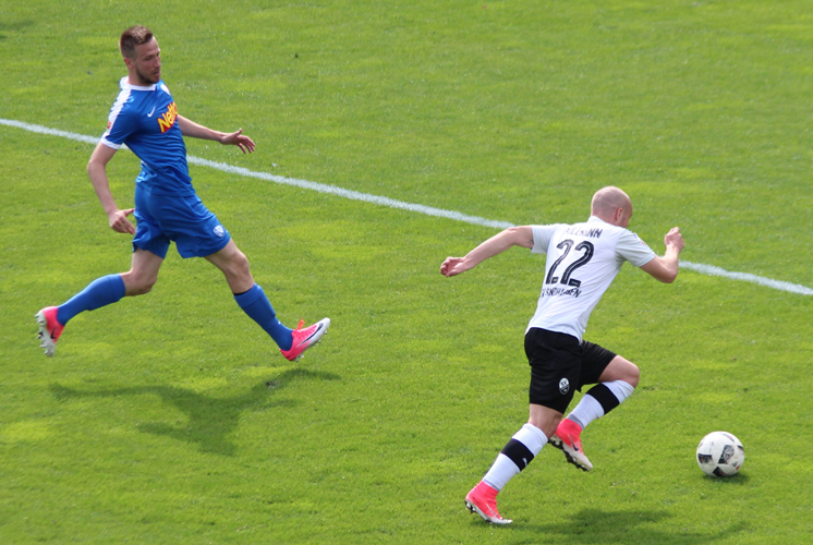 Volmmann setzt an zum Sprint mit dem Ball