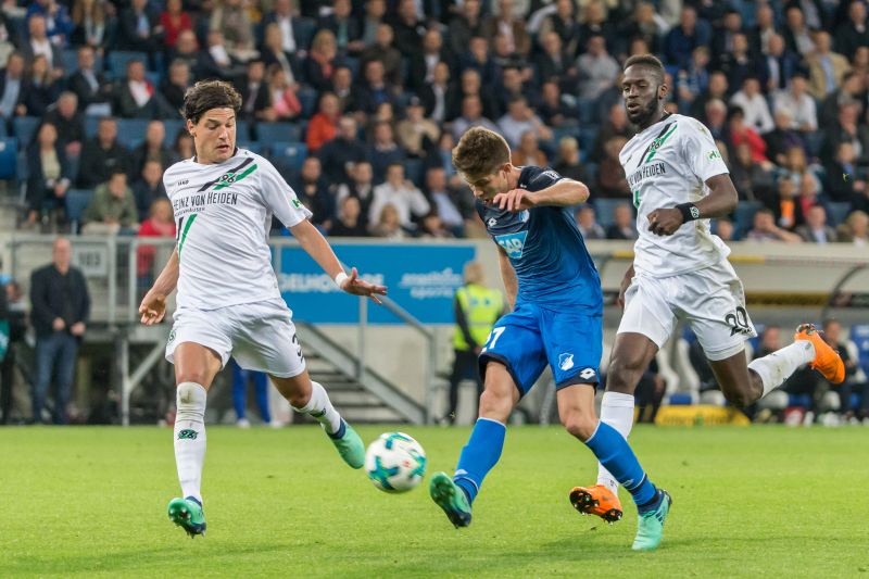 Kramaric lupft gefühlvoll mit dem rechten Außenriß über Torhüter Tschauner zum 3:1 ins Netz