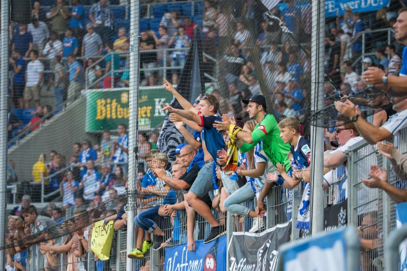 Zahlreiche TSG-Fans begleiten ihr Team nach Hessen