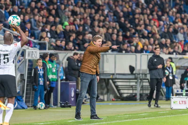 Trainer Nagelsmann beim Hinspiel am Spielfeldrand
