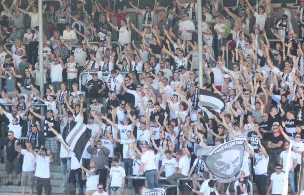 Die Fans des SV Sandhausen fiebern bereits der neuen Sasion entgegen. Am Sonntag soll gegen Nürnberg der endgültige Klassenerhalt erfolgen.