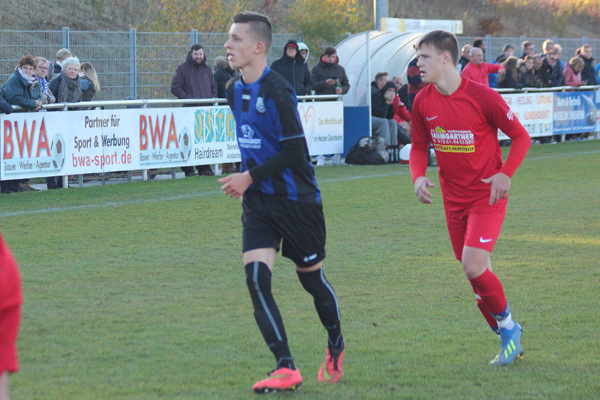Dennis Bauer (Li.) und Dominik Schock spielten letzte Saison noch gemeinsam bei den Rohrbacher A-Junioren