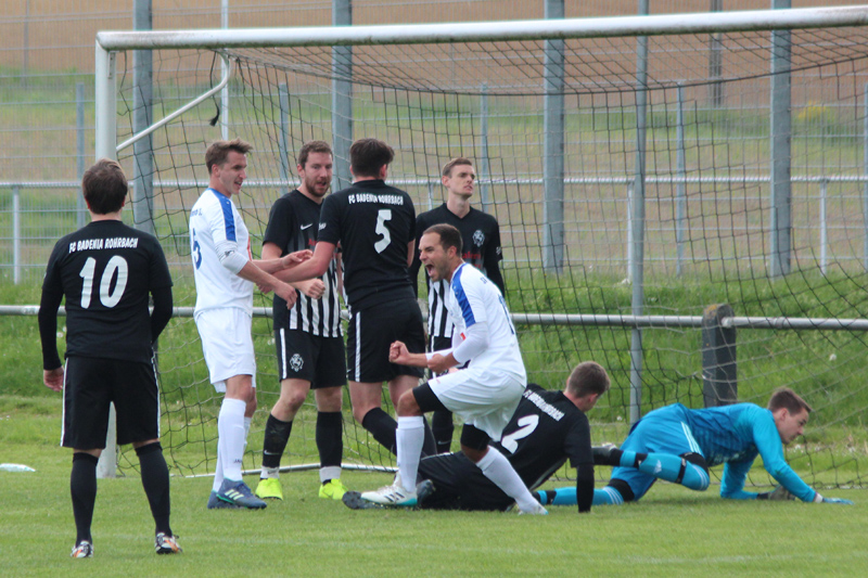 Marvin Ziegler ballt die Fäuste nach seinem 3:3-Ausgleich in einer hartumkämpften Partie
