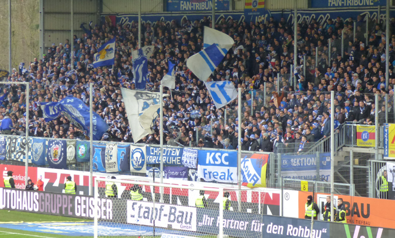 Stimmungsvoller Gästeblock