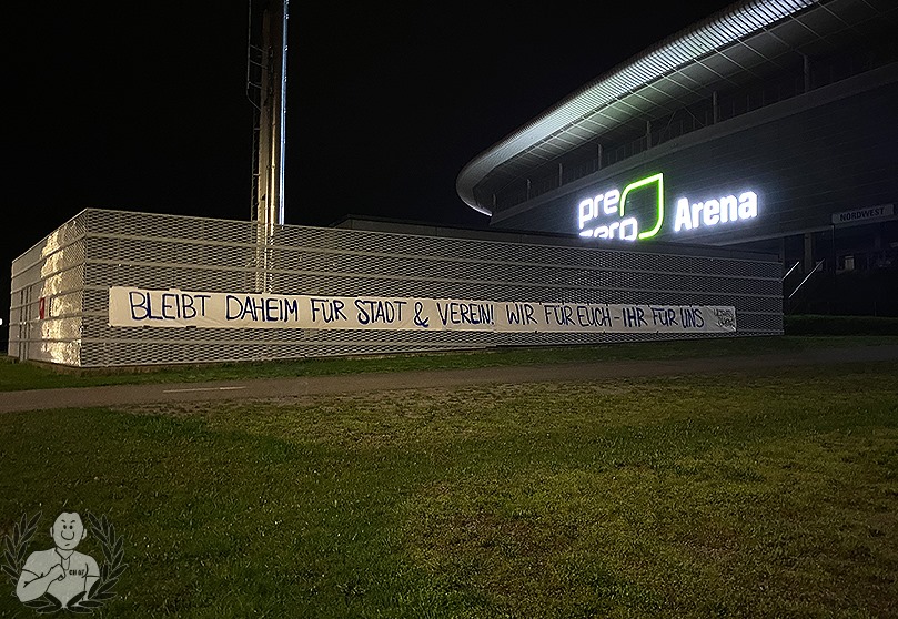 Dringende Botschaft vor der Sinsheimer Arena, daheim zu bleiben