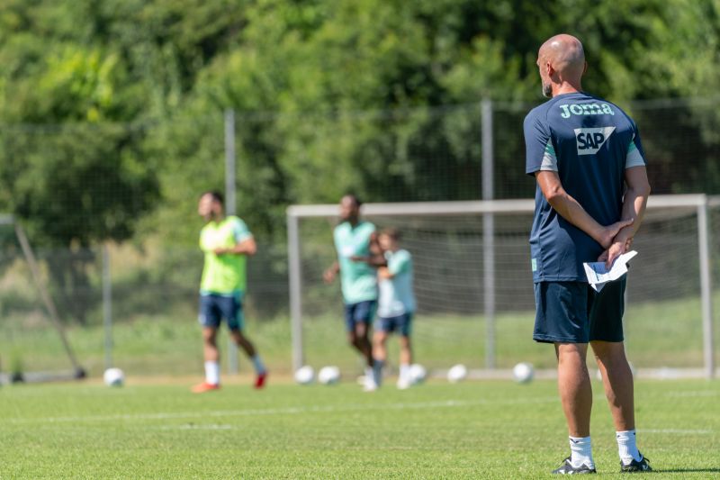 Die TSG Hoffenheim hat unter sehr beschränkten Bedingungen den Trainingsbetrieb wieder aufgenommen