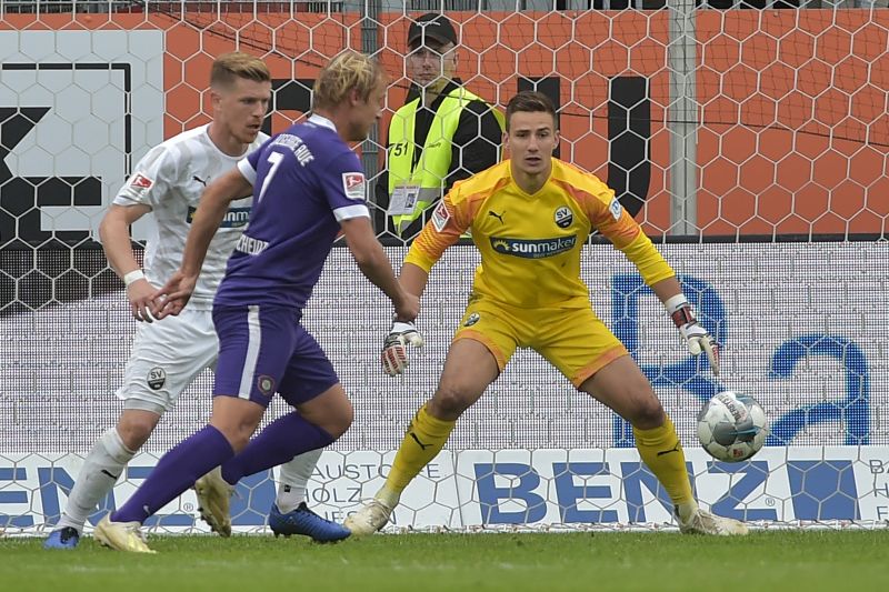 SVS-Keeper Fraisl in Erwartung eines Torschusses