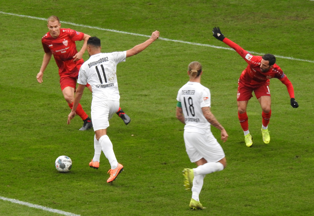 Aziz Bouhaddouz - hier beim Torschuss - war der Matchwinner im Hinspiel