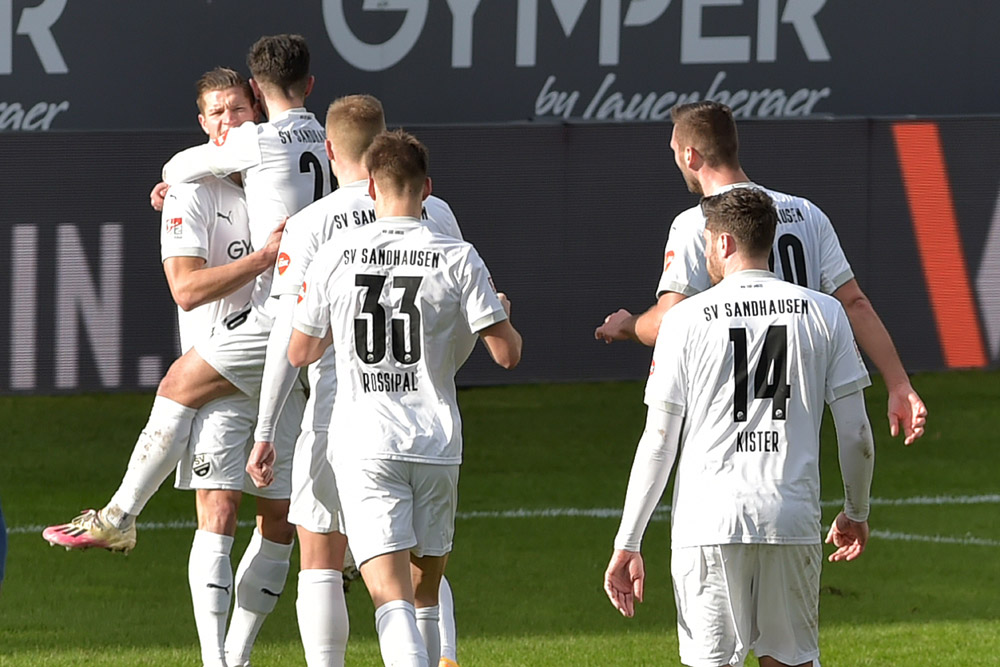 Ausgelassene Freude beim SV Sandhausen nach dem 2:0-Heimsieg über den 1. FC Nürnberg