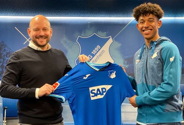 Alexander Rosen (li.) präsentiert Winterneuzugang Christopher Jeffrey Richards vom FC Bayern München