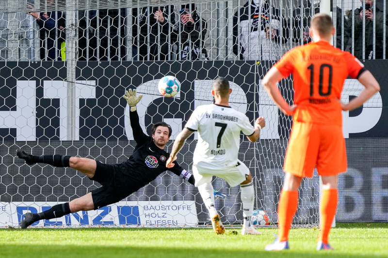 Soukou bringt Sandhausen per Elfmeter in Führung