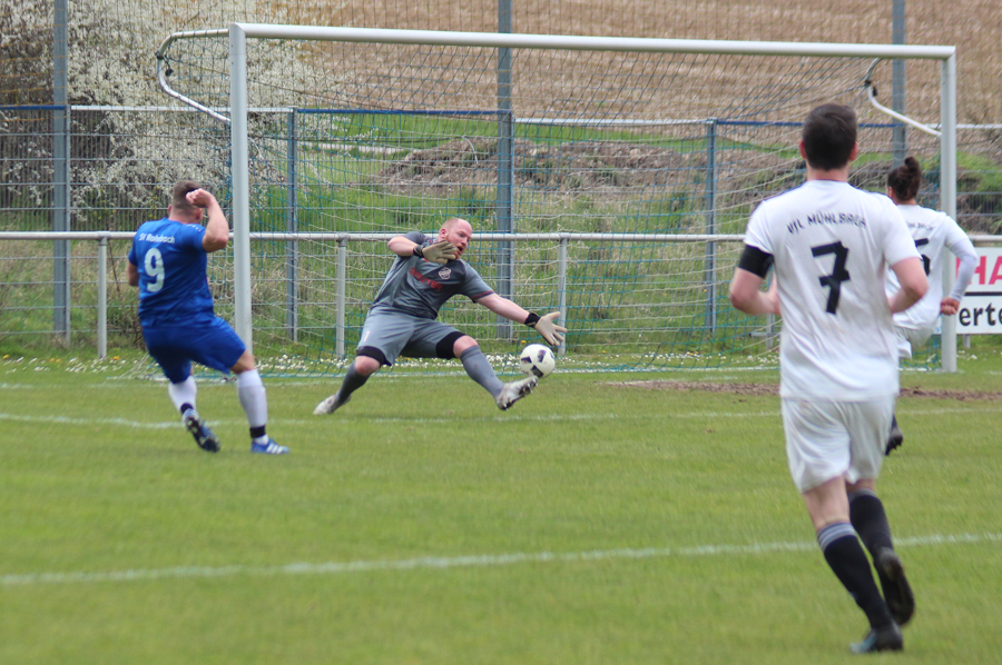 Roth erzielt das 1:0 für den SV Rohrbach/S.