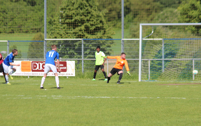 Das 2:0 durch Vogt (li.)