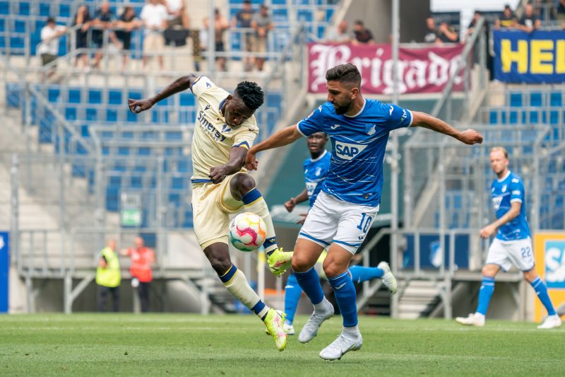 Kann TSG-Stürmer Dabbur (re.) in der neuen Saison für mehr Torgefahr sorgen?