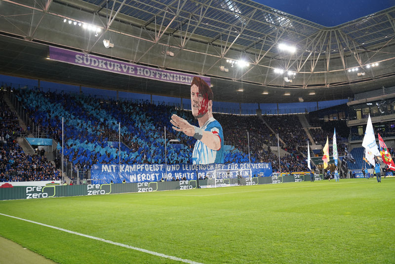 Tolle und aufwendige Choreo der TSG-Fans