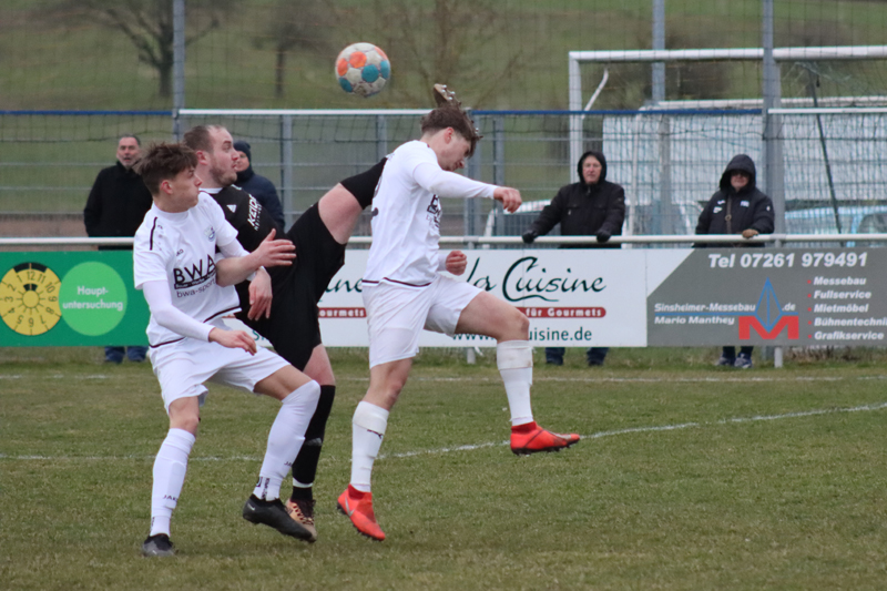 Rohrbachs Youngster Muth (li.) und Kowis (re.) im Zweikampf